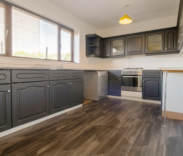3 bedroom end of terrace house to rent - Photo 3