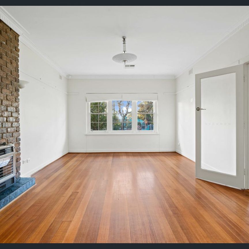 Your 5 Bedroom luxury home awaits in a prestigious location, ready to move in - Photo 1