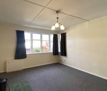 3 Bedroom in Hewer Crescent - Photo 1