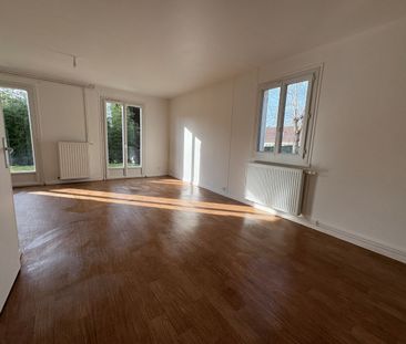 Location Maison 5 pièces 94 m² Saint-Gaultier - Photo 3