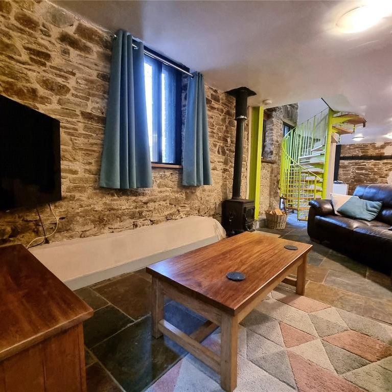 2 bedroom parking to rent - Photo 1