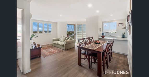 Central, Comfortable, Coorparoo! - Photo 1