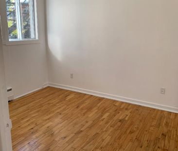 3 1/2 CHAUFFE EAU CHAUDE PRES DU METRO A AHUNTSIC - Photo 2