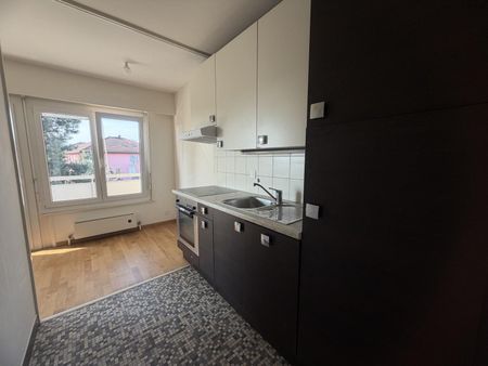 Joli 2 pièces avec son grand balcon. - Photo 2