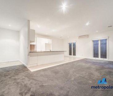 2/6 Howard Avenue, MOUNT WAVERLEY, VIC - Photo 3