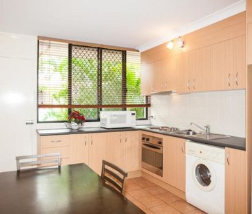 Furnished Studio In Prime West End Location! - Photo 3