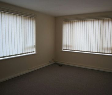 Flat to rent on - Photo 3