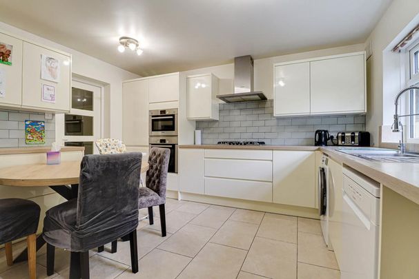 3 bedroom semi-detached house to rent - Photo 1