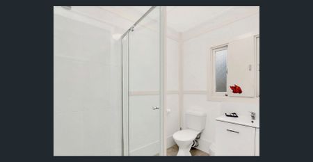 Fully Furnished 1 Bedroom Unit Walking Distance to the Beach - ALL INSPECTIONS ARE ON QLD TIME - Photo 4