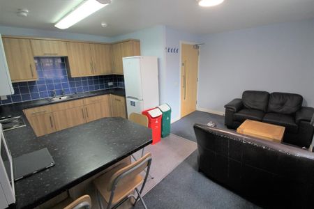 1 bedroom in a house share to rent - Photo 2