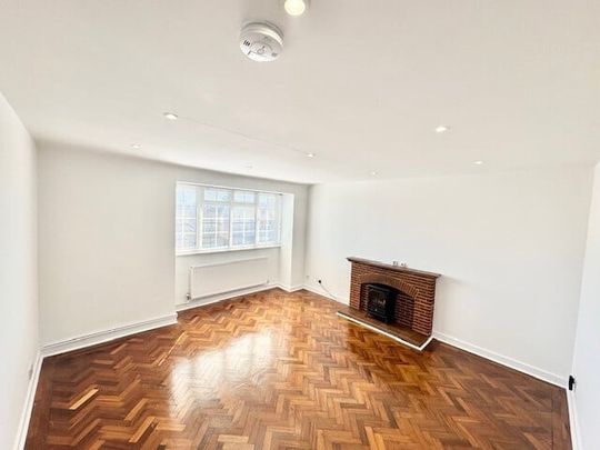 Squirrels Court, Gidea Park, RM2 6DL, Romford - Photo 1