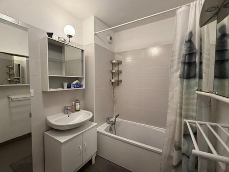 Location Appartement 3 pièces 63m² ISTRES 13800 - Photo 5