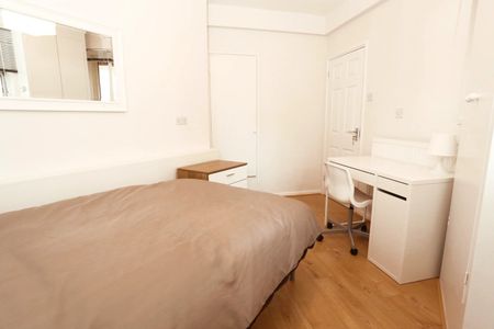 Room in a Shared Flat, Alton House, E3 - Photo 2