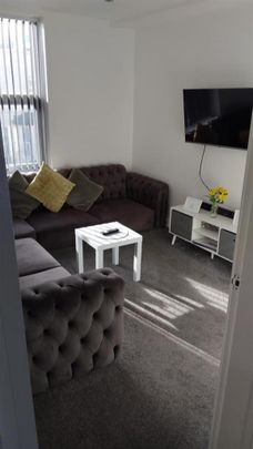 3 bedroom flat to rent - Photo 1