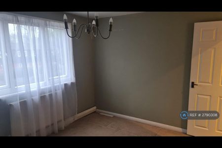 4 bedroom terraced house to rent - Photo 3