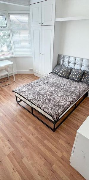 1 bedroom in a house share to rent - Photo 1