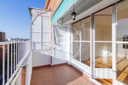 Penthouse for rent in calle Clara del Rey. - Photo 3