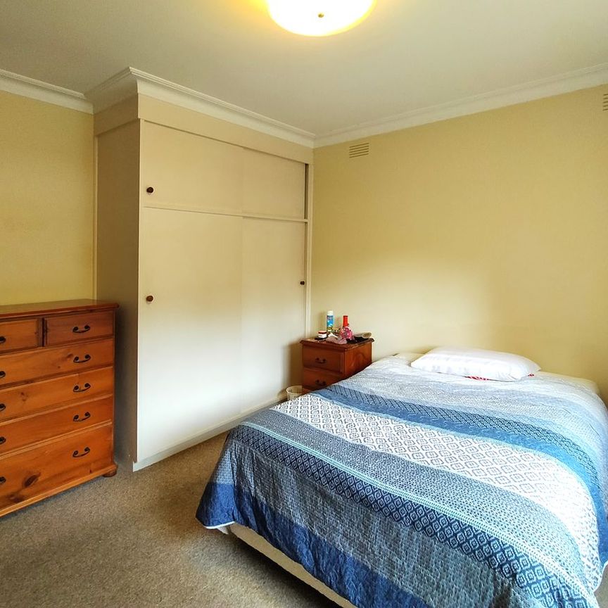 Spacious, Light Filled and Affordable Three Bedroom Beauty! - Photo 1