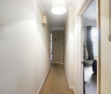 2 bedroom ground floor flat to rent - Photo 4