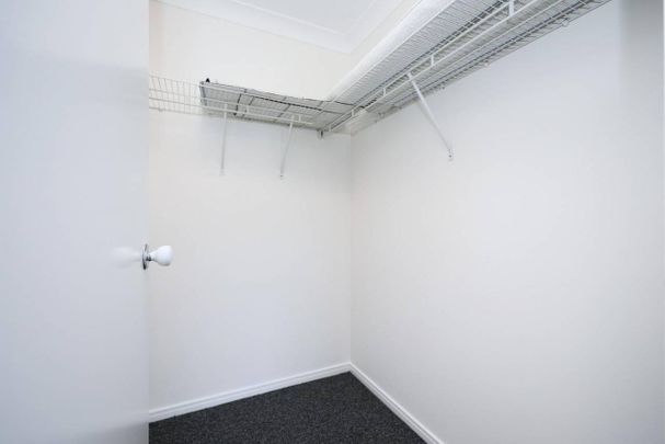 Refurbished and Fully Airconditioned - Fenced - Side Access - Photo 1