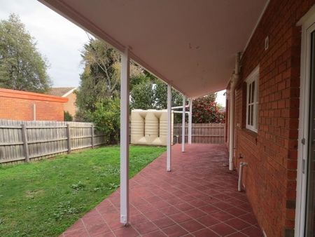 4 Northwood Drive, Viewbank - Photo 3