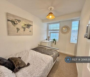 1 bedroom in a flat share to rent - Photo 3
