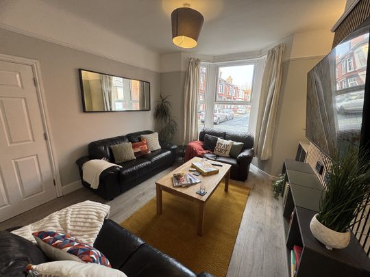 4 Bed Terraced House, Earlsfield Road, L15 - Photo 1