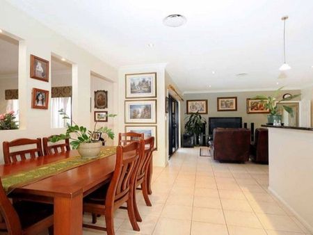 Quality 4 Bedroom Home in Middle Ridge - Photo 3