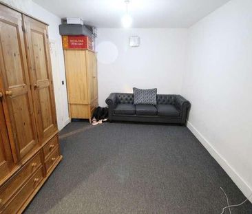 Weston Drive, Stanmore, HA7 - Photo 2