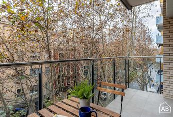 Modern 2-Bedroom Apartment in Poblenou with Balcony