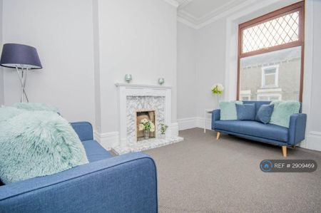 3 bedroom terraced house to rent - Photo 2