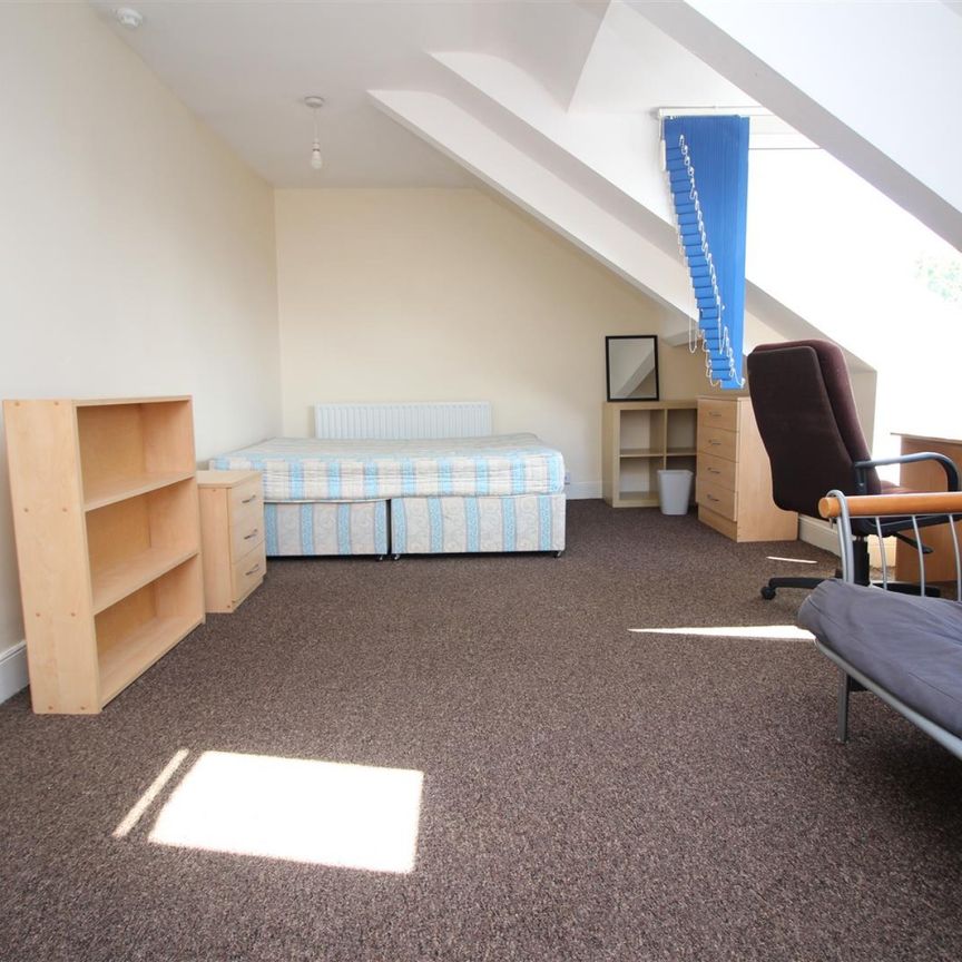 7 bedroom Student Terraced House to rent in Grosvenor Place, Jesmond, Newcastle Upon Tyne - Photo 1