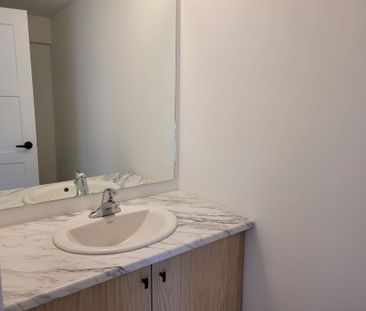 For Lease - 34 Silo Mews, Barrie, Ontario - Photo 3