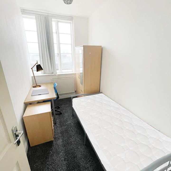 Room in a Shared House, Far Gosford Street, CV1 - Photo 1
