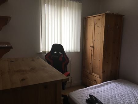 Room in a Shared House, Broomfield Mews, CV1 - Photo 4