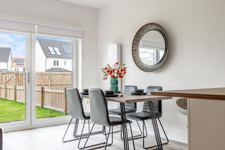 4 bedroom semi-detached house to rent - Photo 2