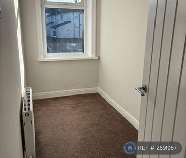 3 bedroom flat to rent - Photo 4
