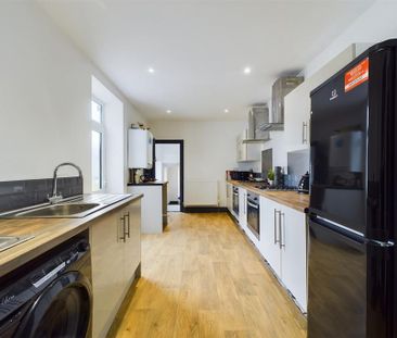 1 bedroom in a house share to rent - Photo 3