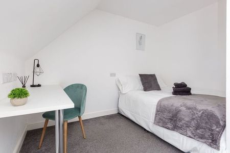 4 Bed Terraced House, Stanley Rd, L5 - Photo 3