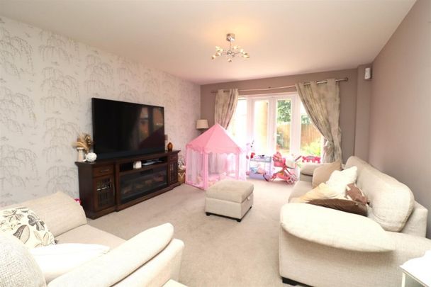 4 BED Detached house To rent - Photo 1