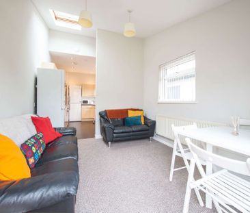 Brilliantly located 6 bed house - Photo 2