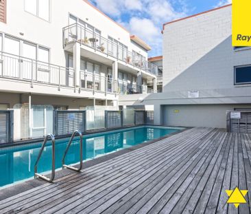 Excellent 1-Bedroom Apartment: Pool Access, Storage & Two Car Parks... - Photo 2