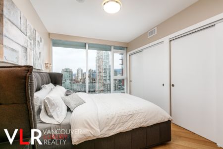Condo in Downtown Vancouver, BC - Photo 4