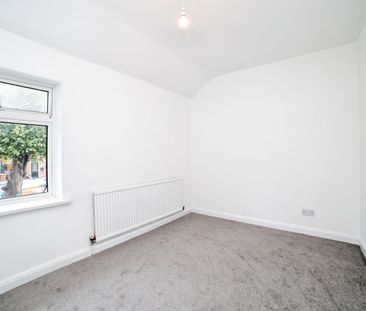 Shaftesbury Avenue - Photo 3