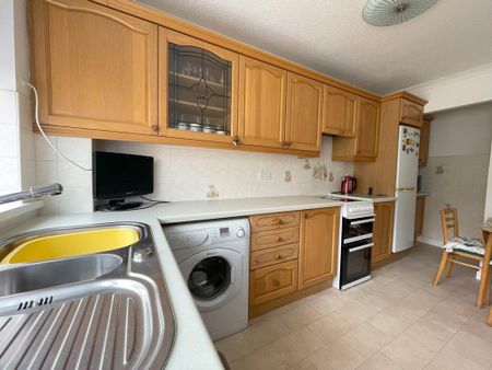 3 bedroom semi-detached house to rent - Photo 3