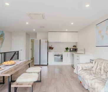 Trendy 2 Bedroom Apartment - Photo 5