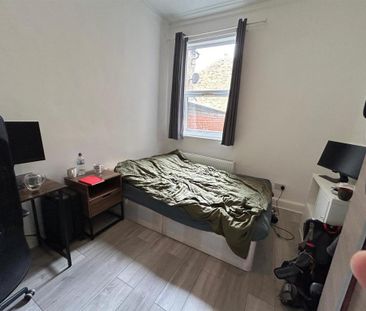4 bedroom terraced house to rent - Photo 6