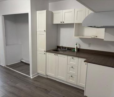 Occasion 41/2 rénové à neuf, 3e étage $700 - Photo 1