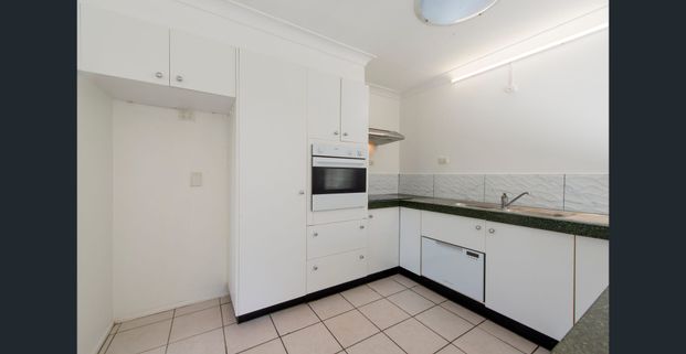 Resort-style spacious house with solar in the heart of Capalaba - Photo 1