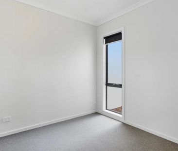 BRAND NEW MAMBOURIN TOWNHOUSE - Photo 1